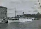 Passagerarångfartyget EXPERSS av Vaxholm vid kajen i Stockholm den 31 aug 1904.