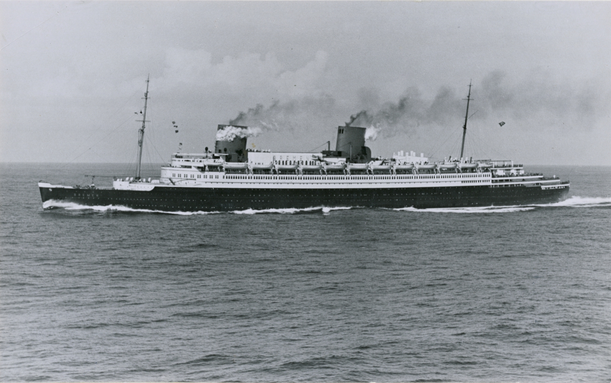 Passagerarångfartyget BREMEN av Bremen.