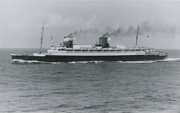 Passagerarångfartyget BREMEN av Bremen.