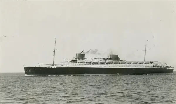 Passagerarturbinångfartyget BREMEN av Bremen.