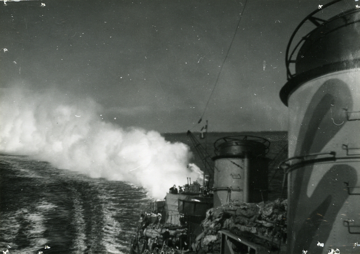 Jagare lägger dimridå juli 1944.