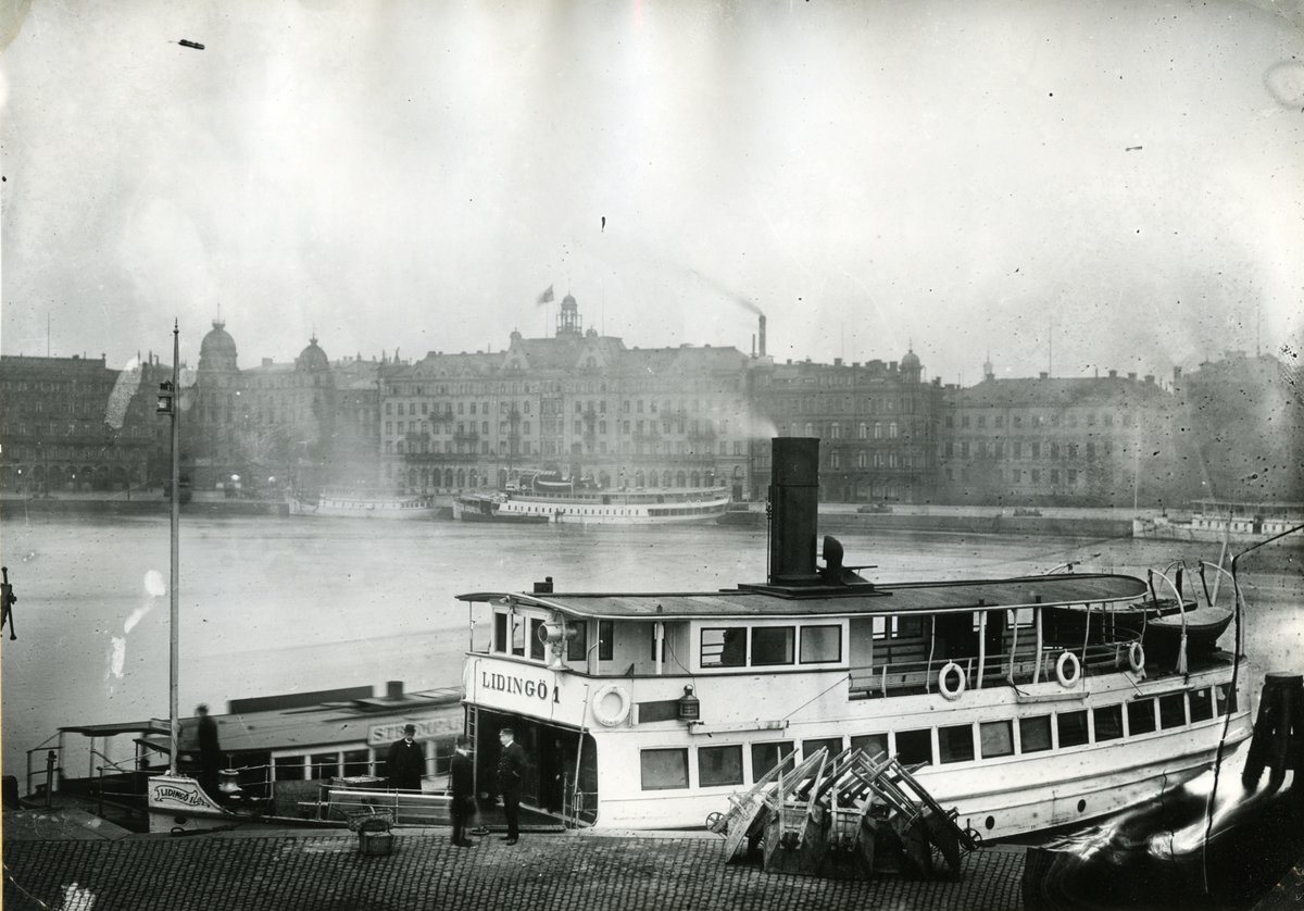 Skärgårdsbåten LIDINGÖ I vid Skeppsbron, Stockholm.