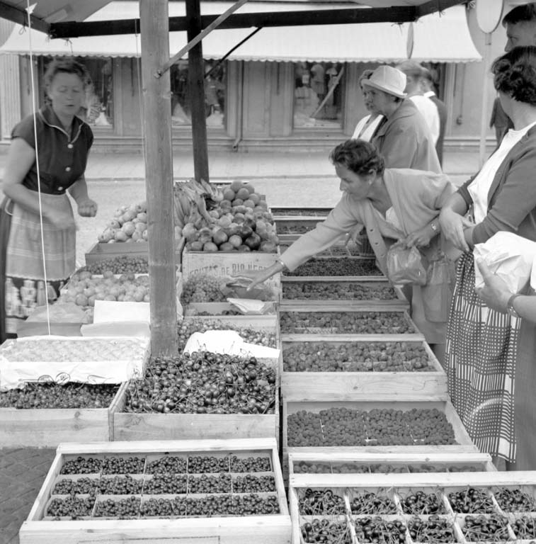 Enligt notering: "Bärtider på Torget Juli -60".