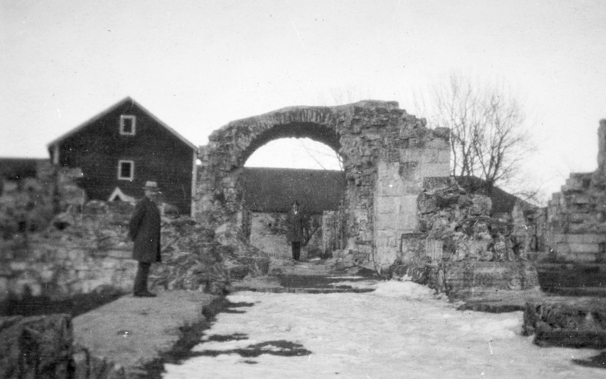 Domkirkeruinen, Hamar. Storhamar, stabbur. Nordre korkapell, middelalderruiner. 