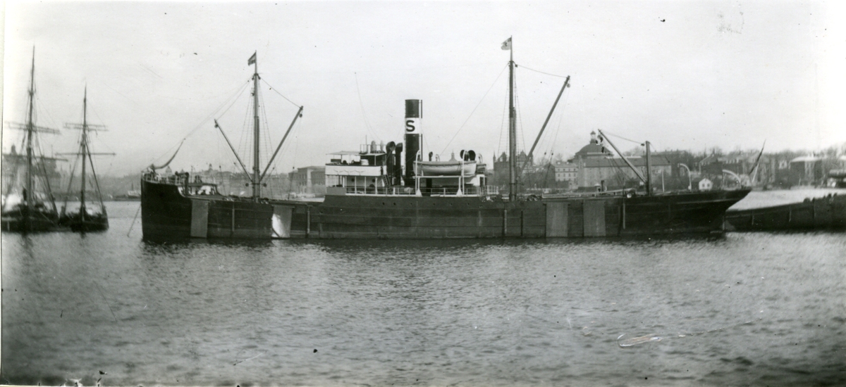 Ägare:/1903-1952/: Stockholms Rederi A/B. Svea. Hemort: Stockholm