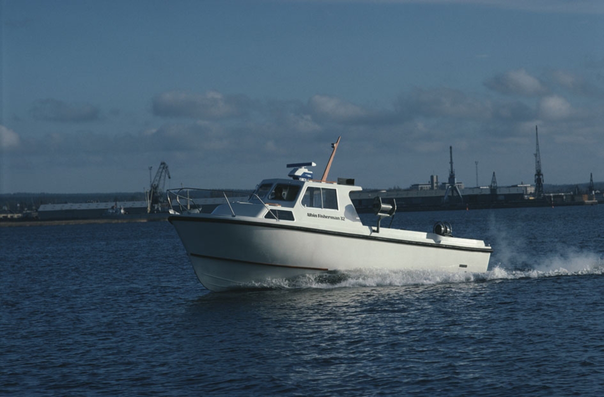 Albin Fisherman 32