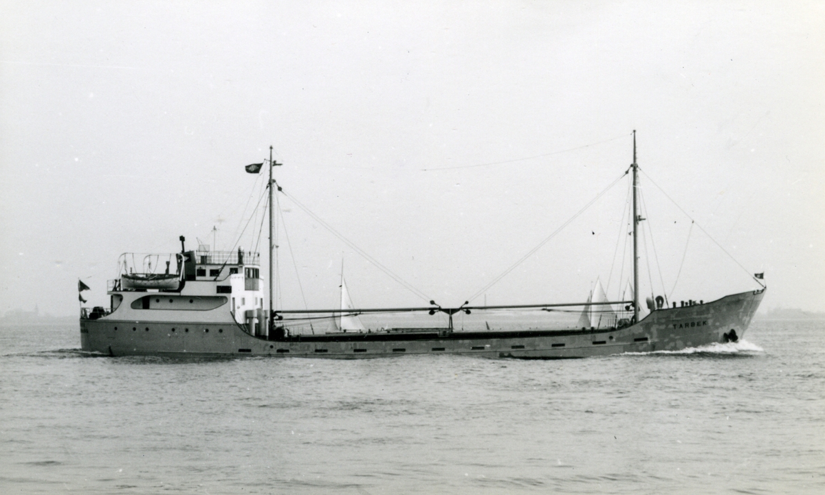 Ägare:/1953-59/: Reederei- & Frachten-Kontor Robert H. Schröder G.m.b.H. Hemort: Hamburg.