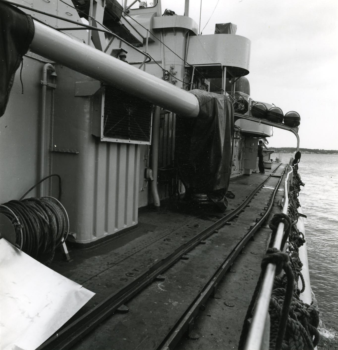 Däcksbild från jagaren SMÅLAND.