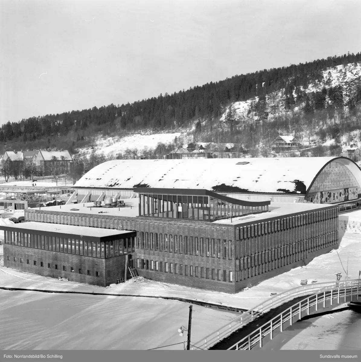Sporthallsbadet i Sundsvall, exteriör- och interiörbilder.