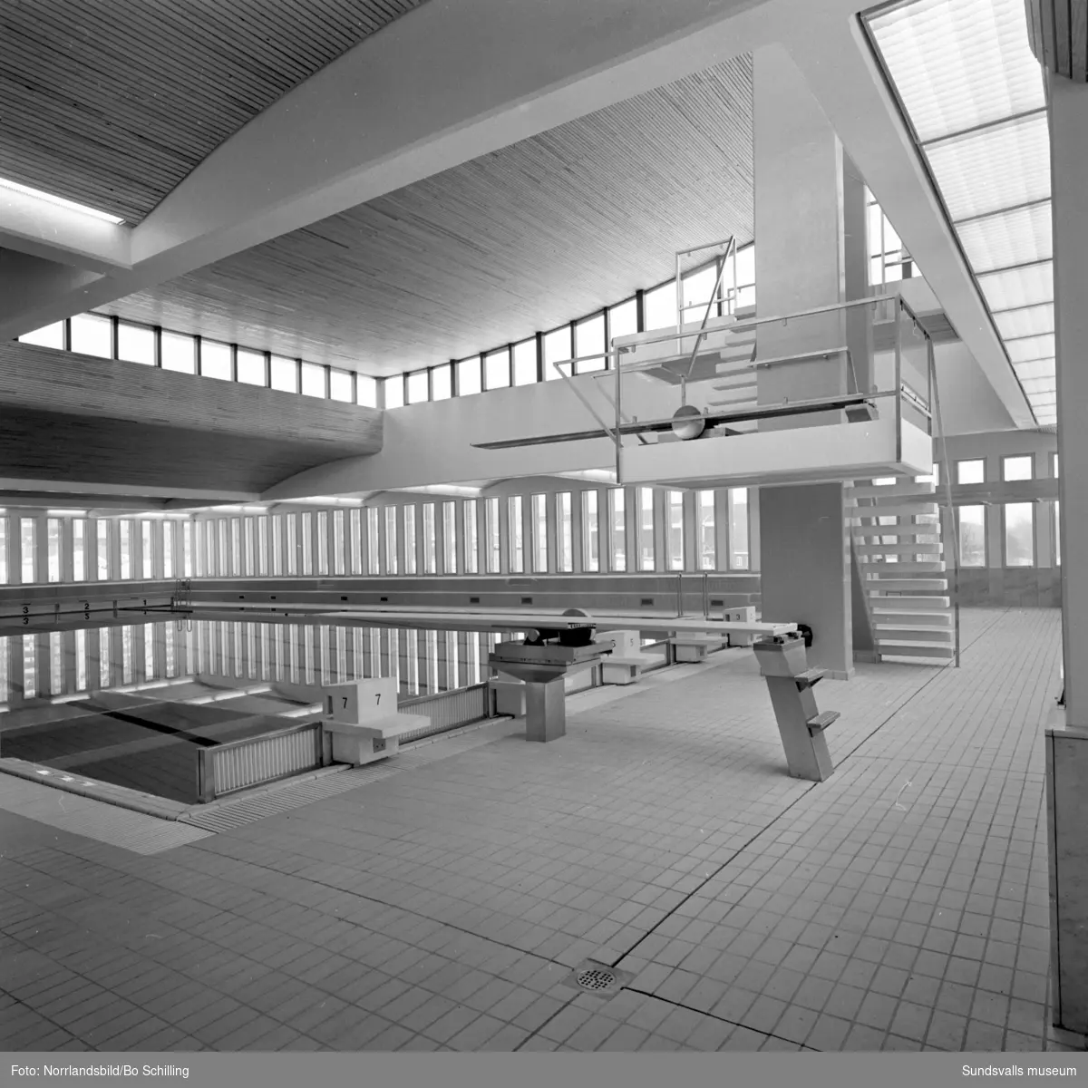 Sporthallsbadet i Sundsvall, exteriör- och interiörbilder.