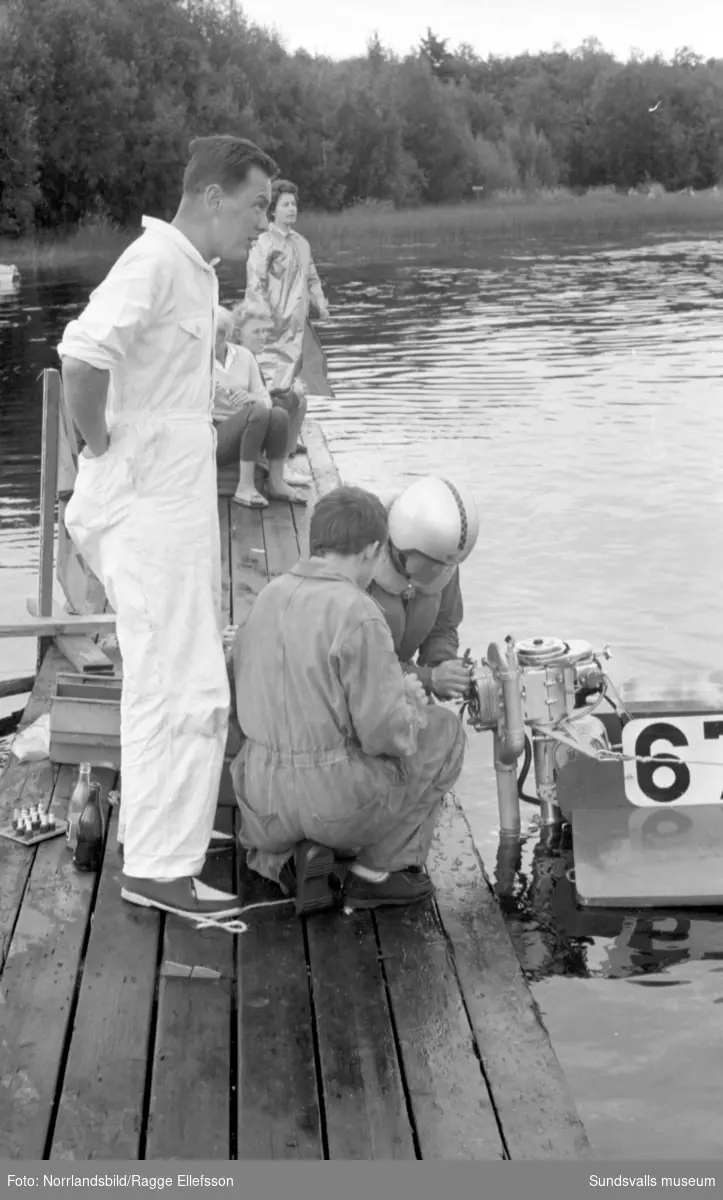 Båtracingtävlingar på Bergsåkerssjön drog storpublik sommaren 1960.