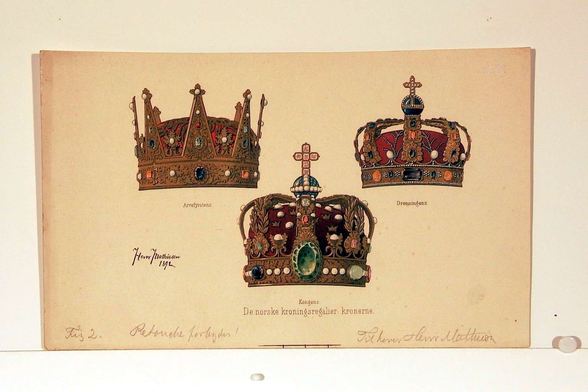 De norske kronregaliene: kongens krone, dronningens krone, arvefyrstens krone.