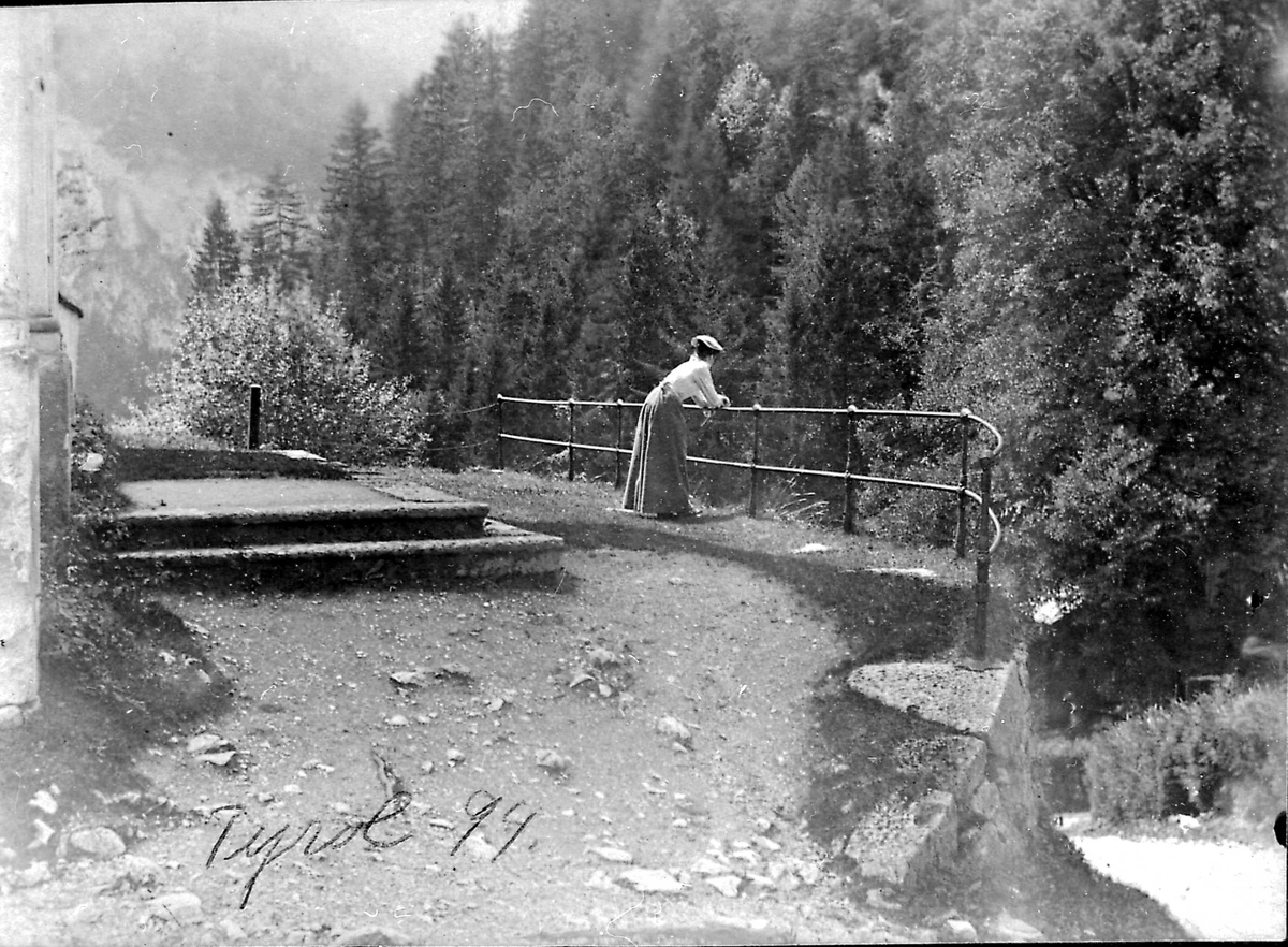 Tyrol, kvinne, skog, dal,