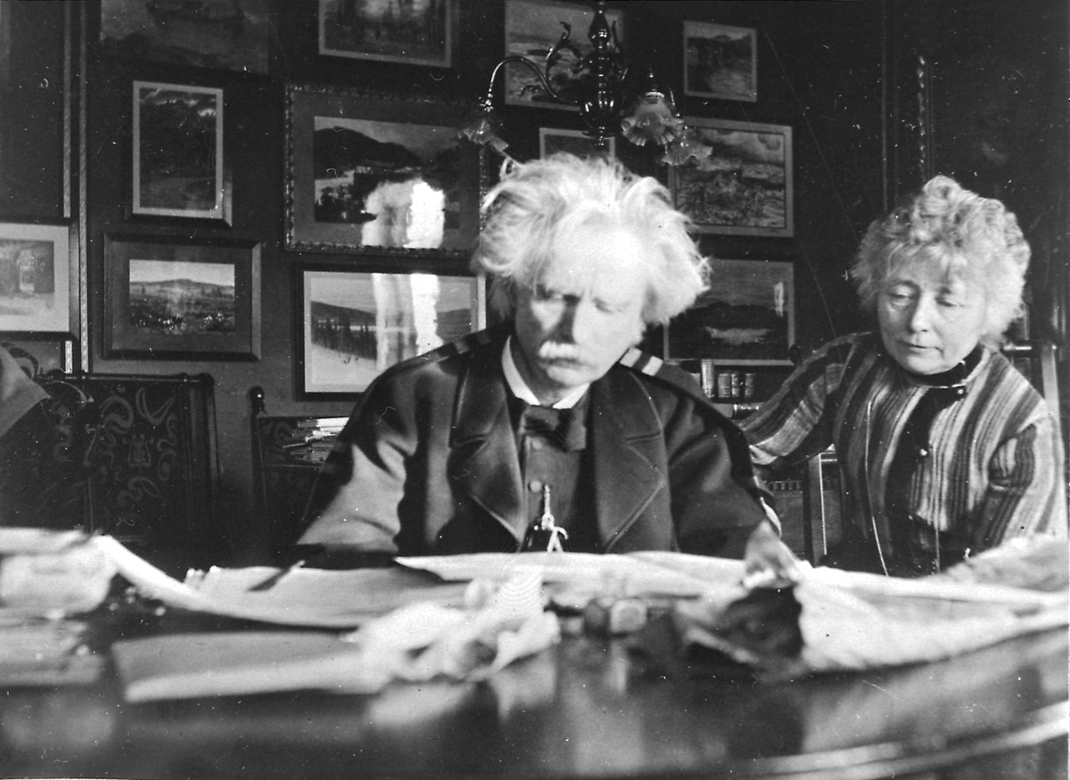 Edvard og Nina Grieg, arbeidsværelse, papir, malerier,