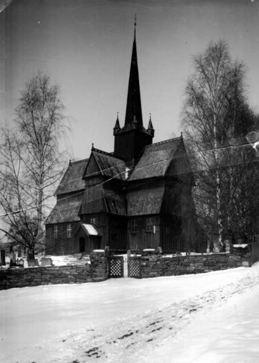 Ringebu. Ringebu stavkirke. Vinter.