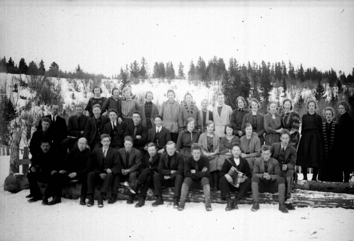 Gruppe med menn og kvinner