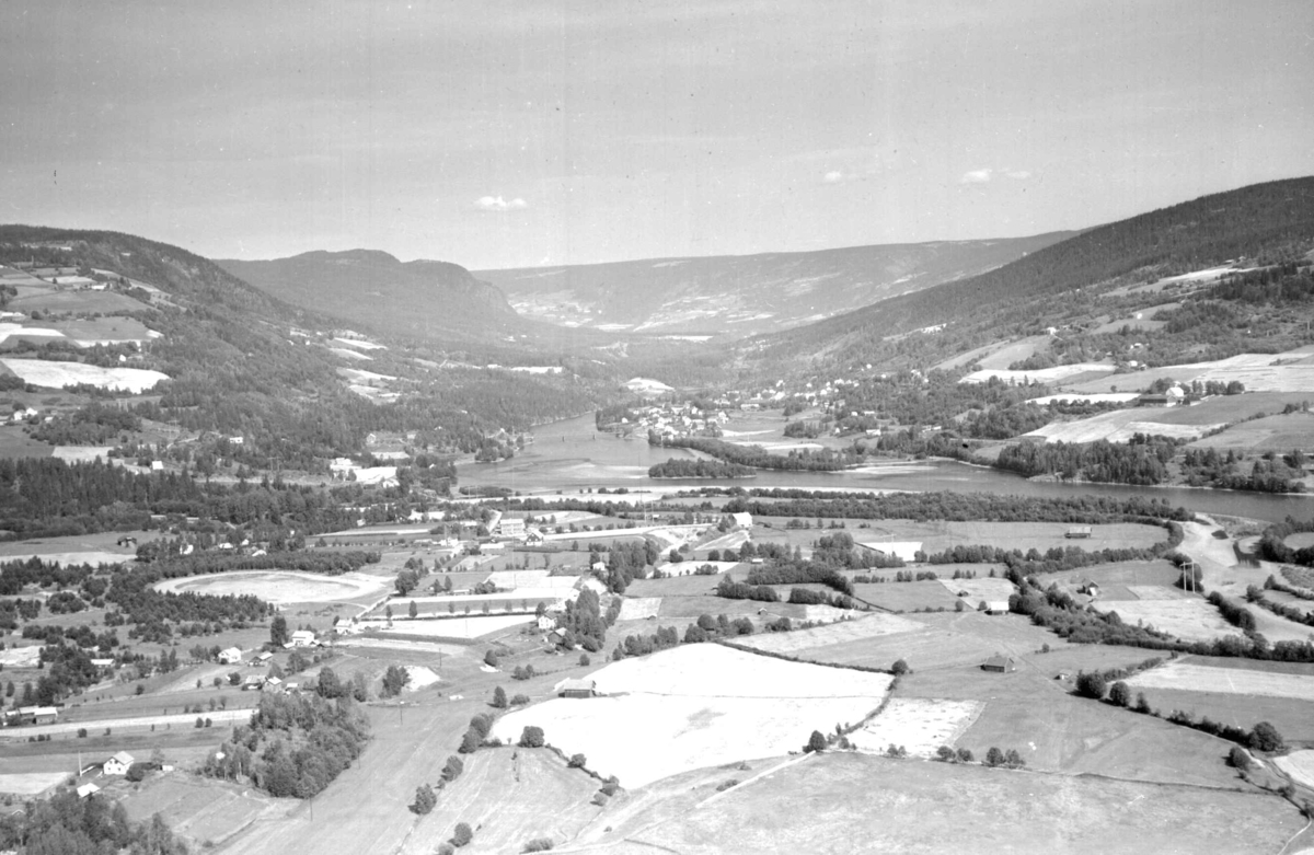 Flyfoto, Fåberg, Jørstadmoen, Lågen, oversiktsbilde mot nord,