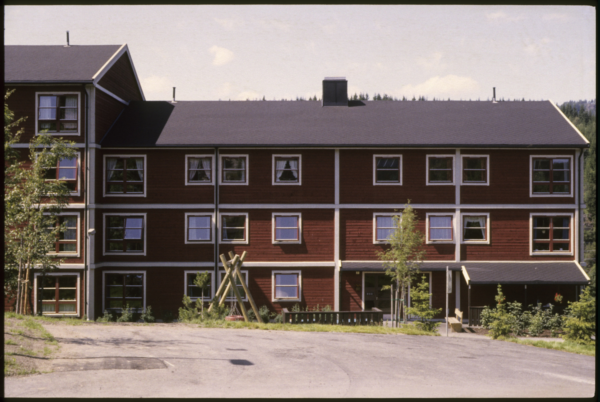 Boligblokk i Lommedalen