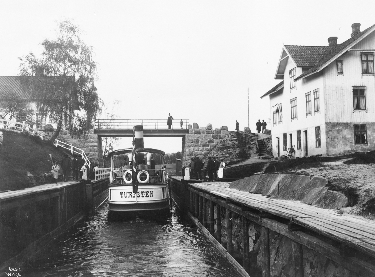 D/S Turisten. Strømsfoss sluse