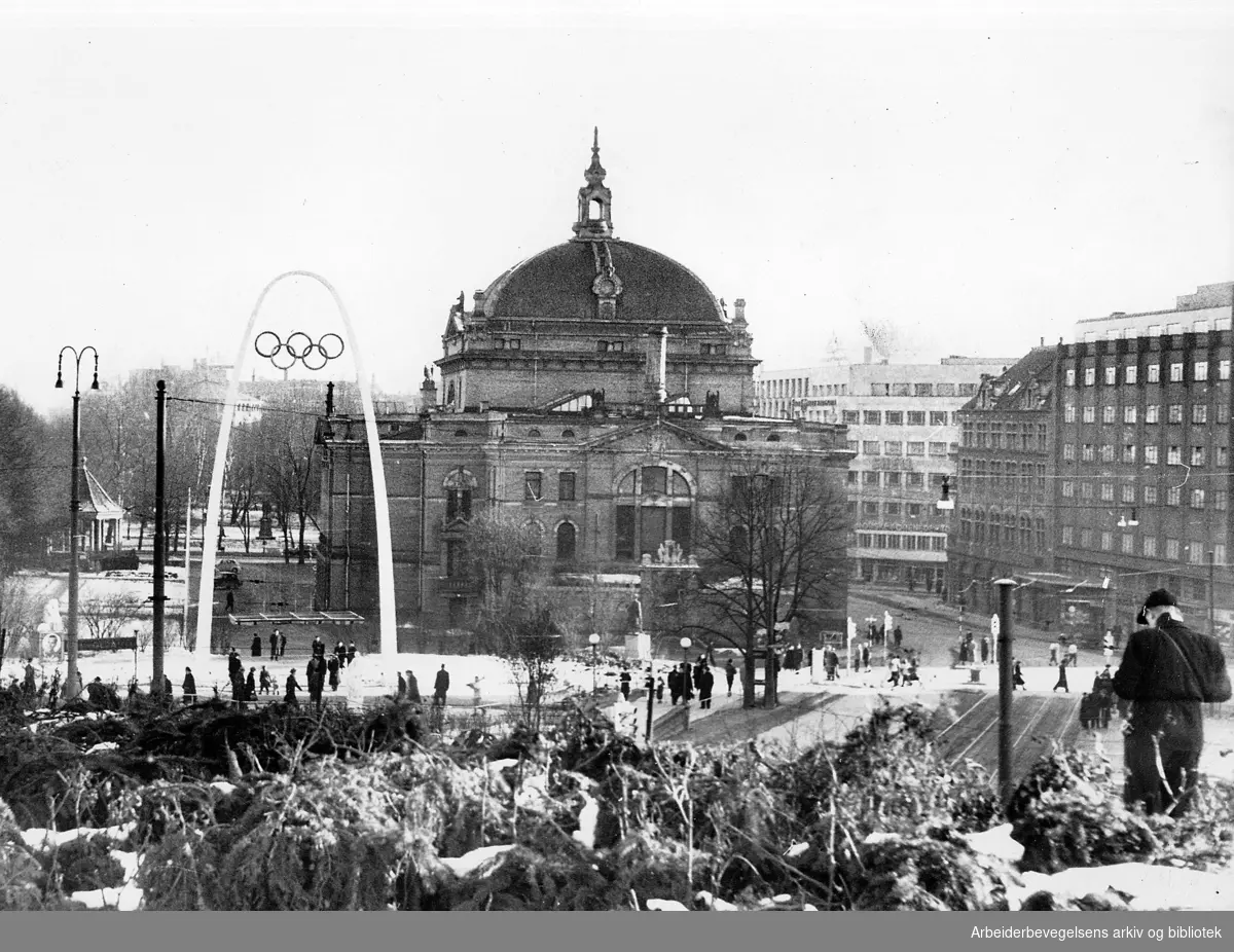 Utsmykningen ved Nationaltheatret under De Olympiske Vinterlekene,.februar 1952