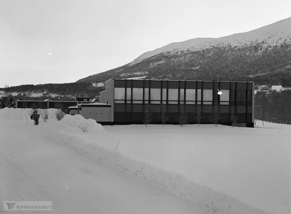 Eidsvåg ungdomsskole.