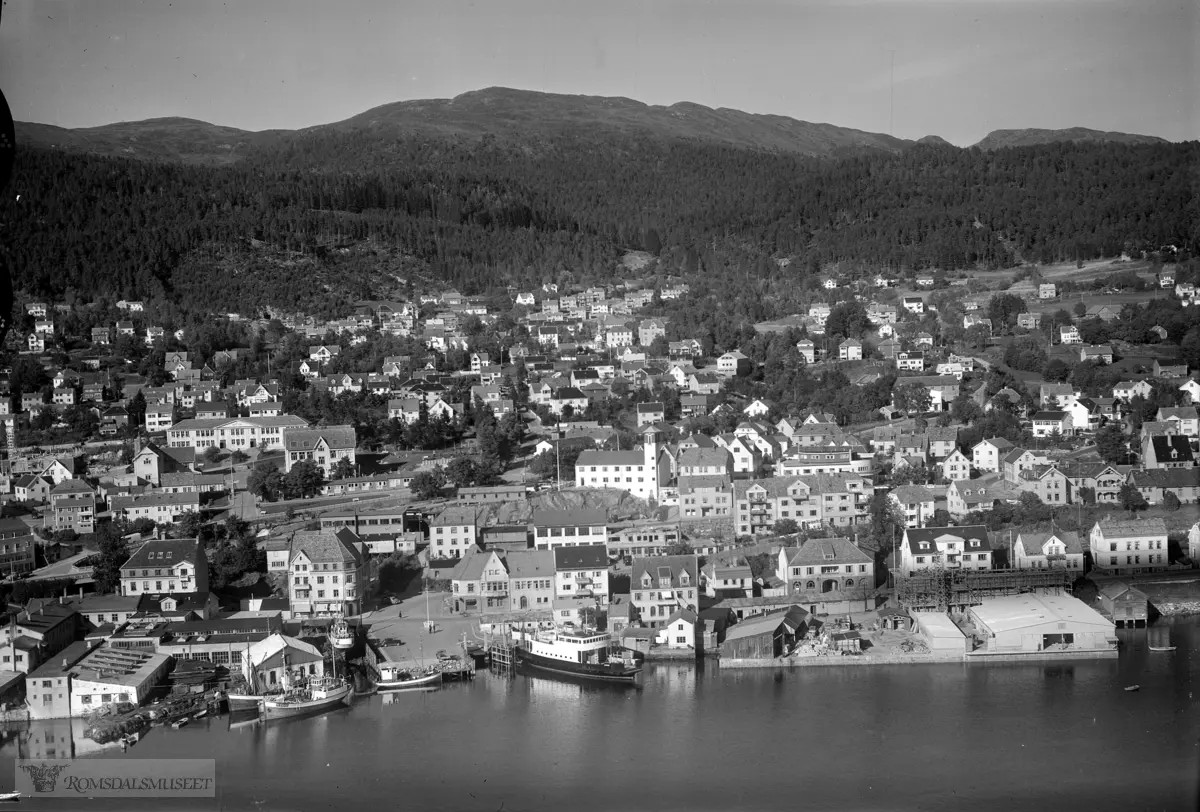 Molde med fergekaia.