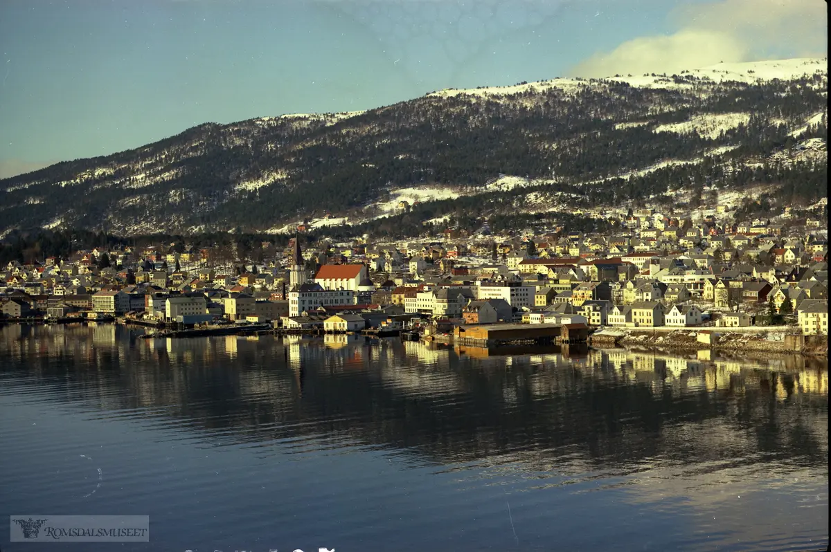 Molde sentrum med fergekaia.