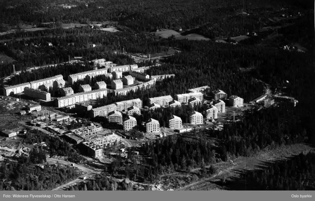 Lambertseter, Mellombølgen, Bergkrystallen, Glimmerveien, Feltspatveien, Steinspranget (Flyfoto)