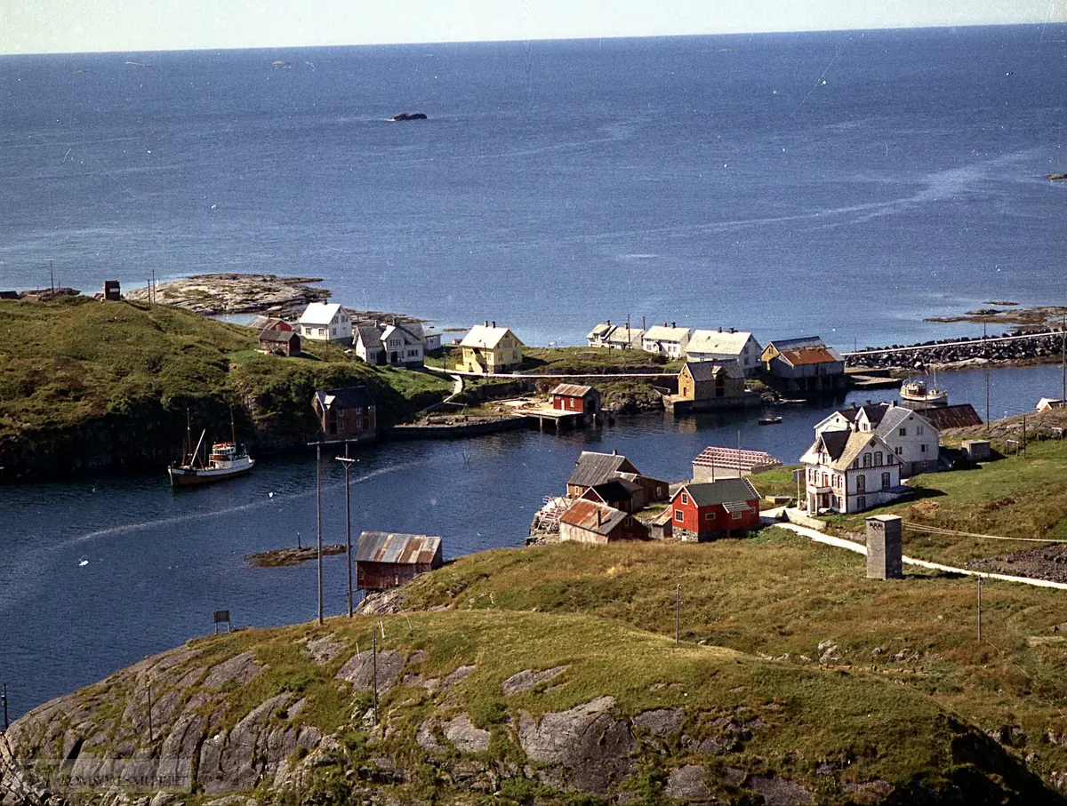 Vi ser bla Julshavnhuset bygd i 1912 nærmest til høyre.