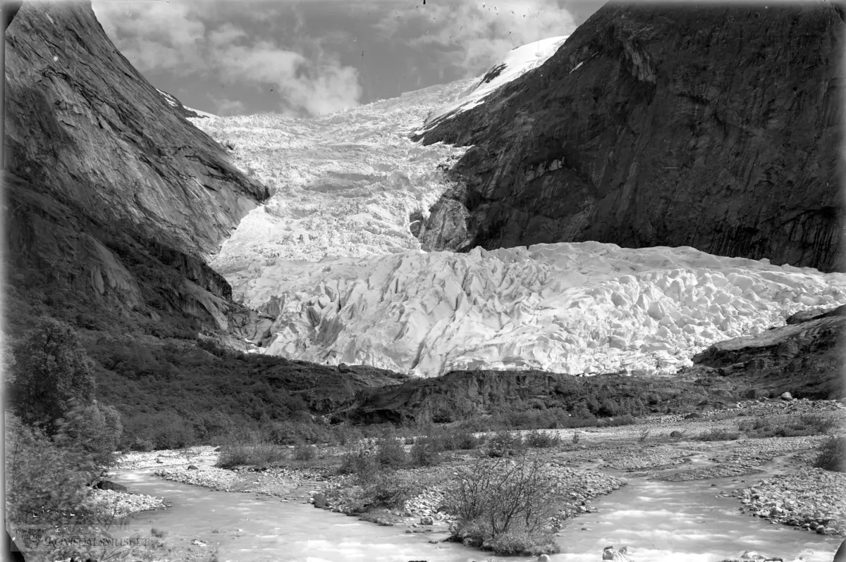 Olden, Briksdalsbreen.