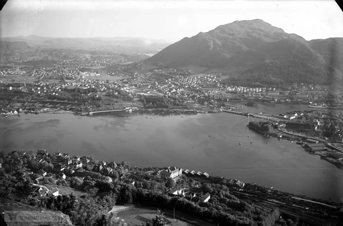 Bergen sett fra Fløyen mot Lungegårdsvannet.