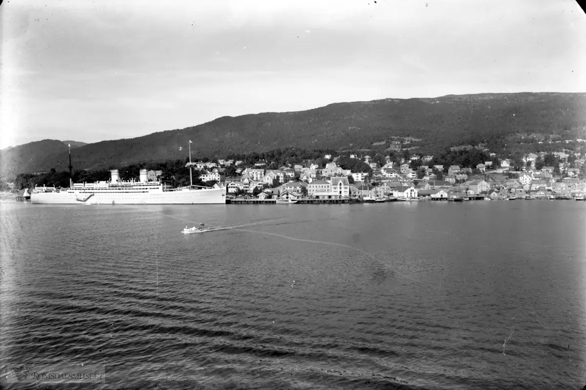 Molde by sett fra sør., Molde fra "Orion" med "Stavangerfjord".