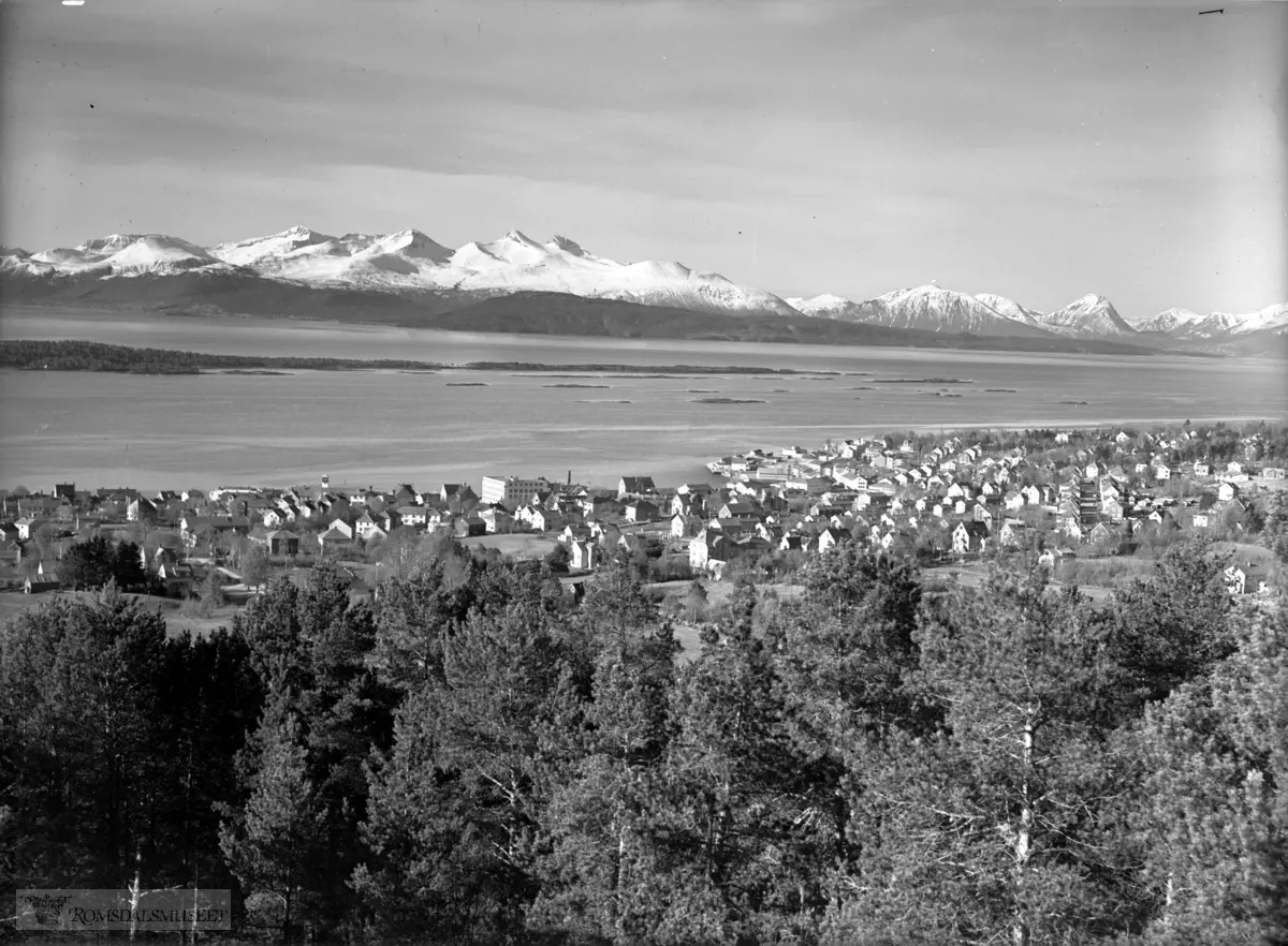 Molde sett fra nedenfor kraftstasjonen.