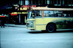 Buss, Lommedalsbussen i Roald Amunds gate.