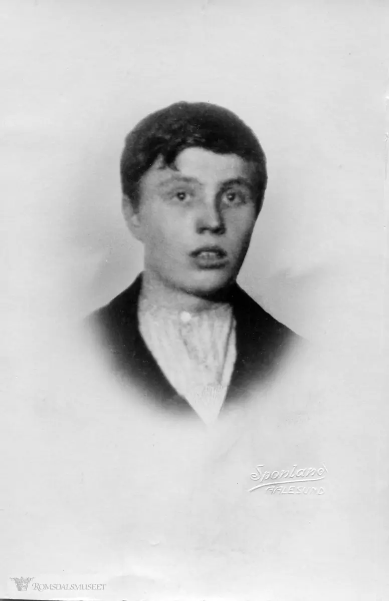 13 år..Kom bort ved Tautraforliset i 1927 17 år gammel.