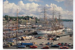 Ved Rådhusbrygge 2 ligger M/S Prinsen. Ved Rådhusbrygge 1 li