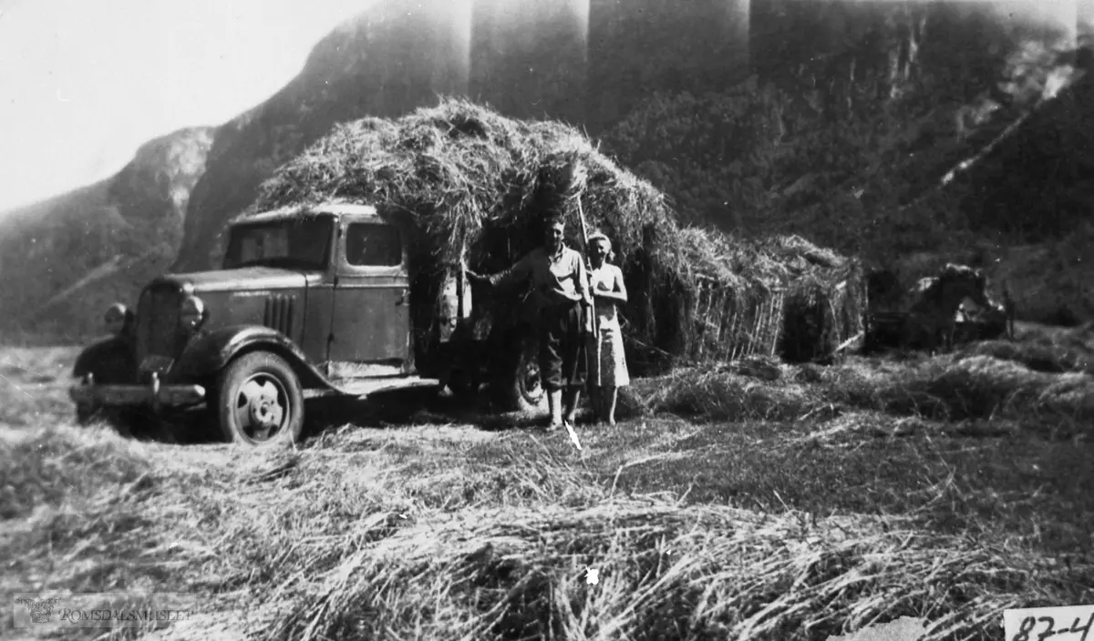 Slåttonn. Høykjøring i Moen..Chevrolet 1934-35...