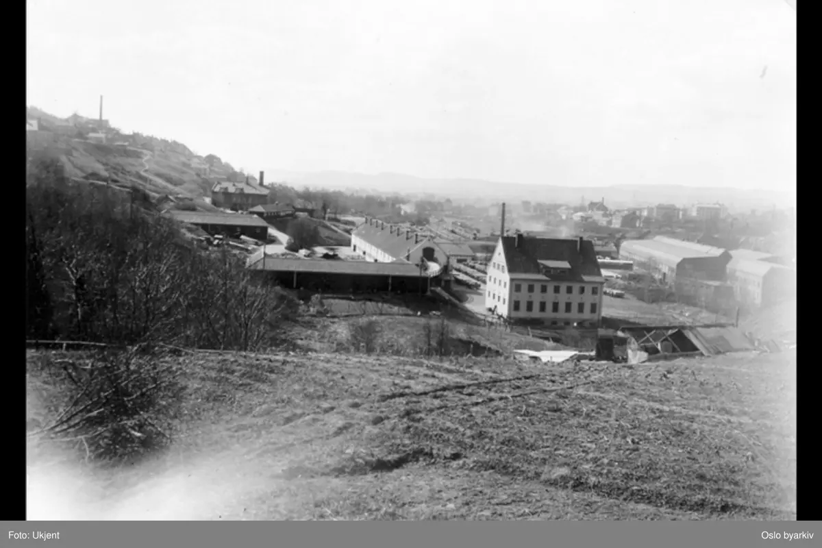 Munkehagen. Renholdsverkets driftsanlegg. Anlegget ble også kalt Konowsgate, Loenga og Ekeberg.Kilde: "Ved renhold og orden skabes sundhed og liv. RAF 100 år 1895-1995" (Hegna, T. Messel, J. (1995))