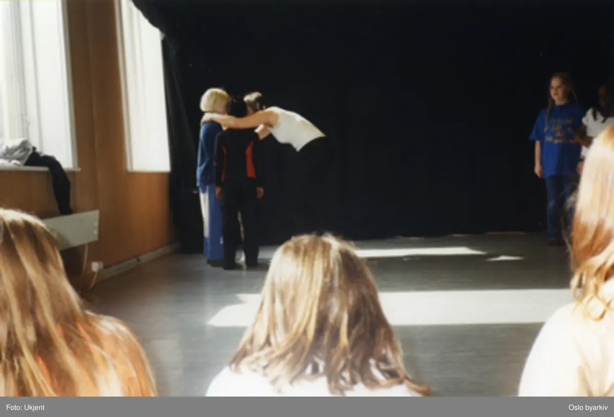 Barneteater. Workshop - Dramatisering. Kontakt Nordic Black Theatre ved ev. bestilling av kopier.