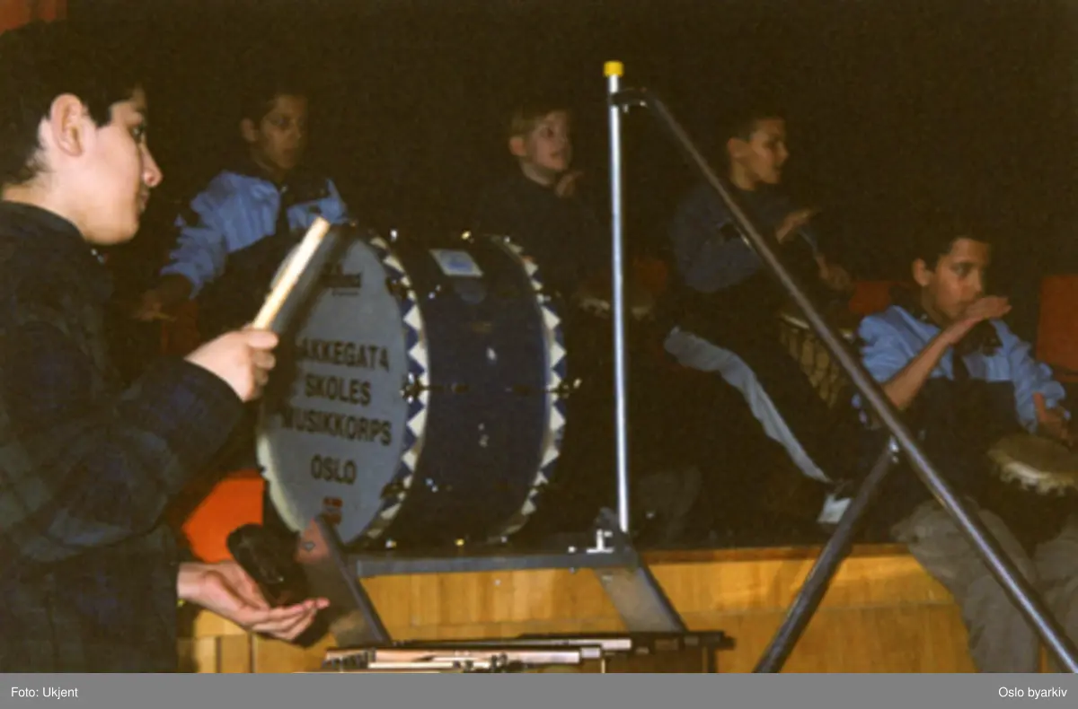 Barneteater. Jul presentasjonen 1999. Kontakt Nordic Black Theatre ved ev. bestilling av kopier.