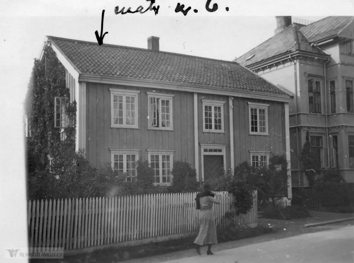 Gørvellgården i Storgata. Matr nr 6 i Molde. Bilde tatt fra Storgata (østfasaden) 13.09.1934.