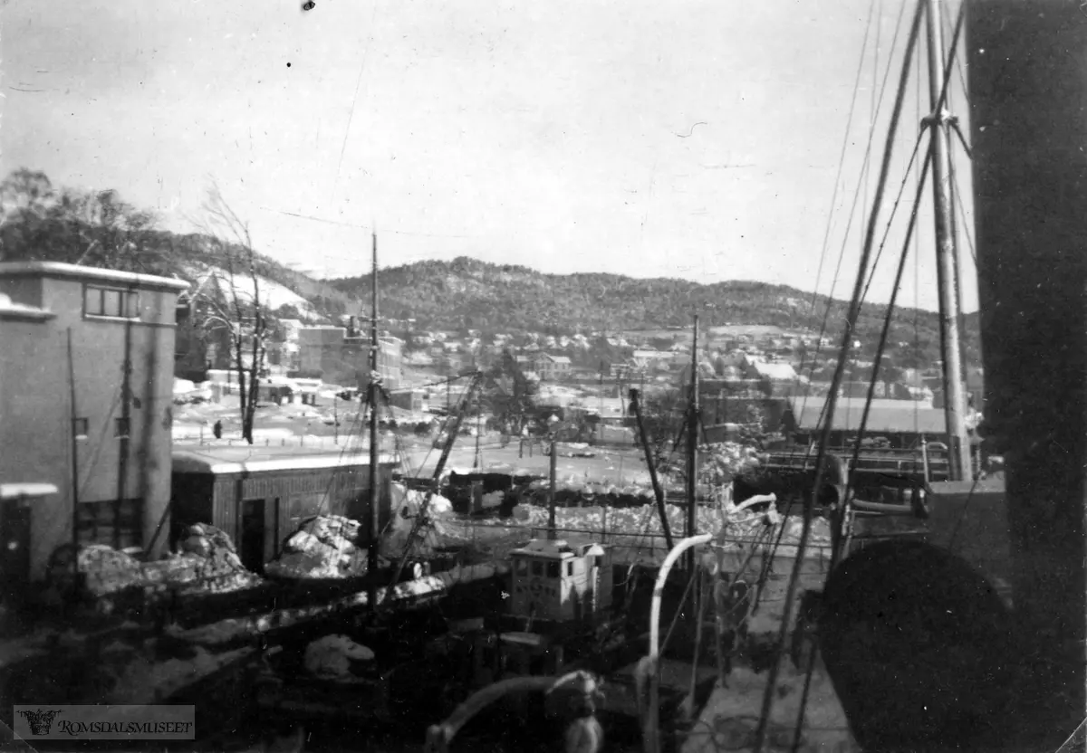 Molde by sett østover fra Storkaia...(Bilder tatt av Tyske marinesoldater fra Hafenschutzflottille Molde) ...