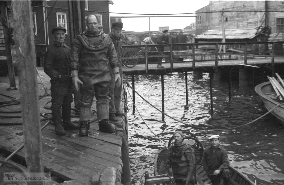 Ikke fra Bjørnsund som tidligere antatt. Truleg fra Sandøya eller Harøya, Steinshamna..(Filmbeholder datostemplet Sept 1941)