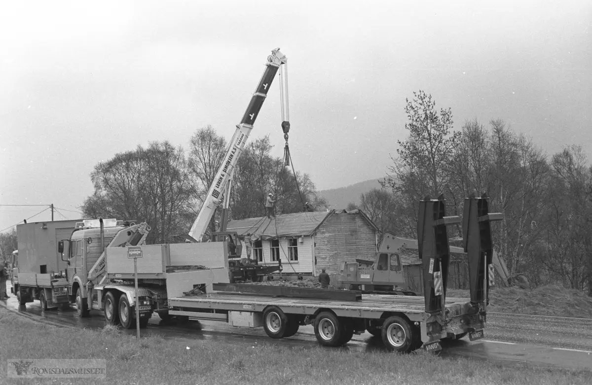 Skjærslia ved Skjerså. Soar bedehus. gnr 44. bnr3.(se Romsdalsmuseets årbok 1992, side 41)