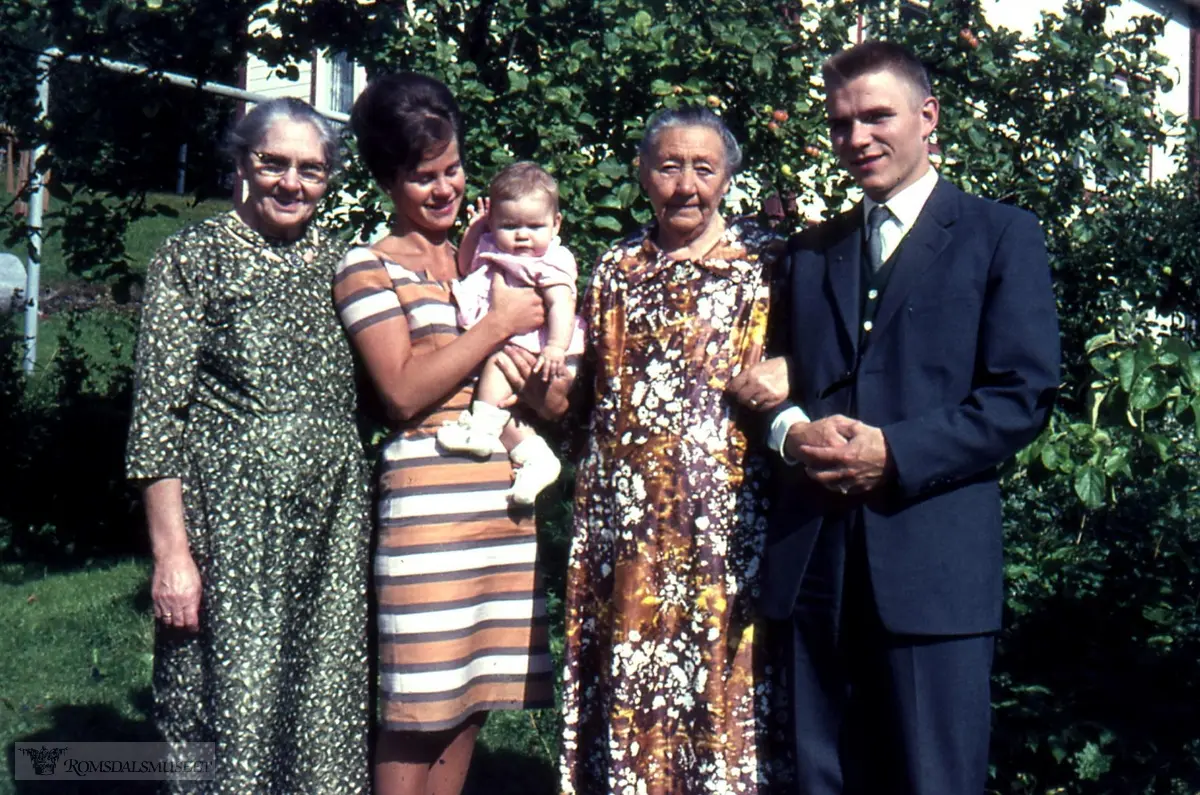 4 generasjoner august 1965.