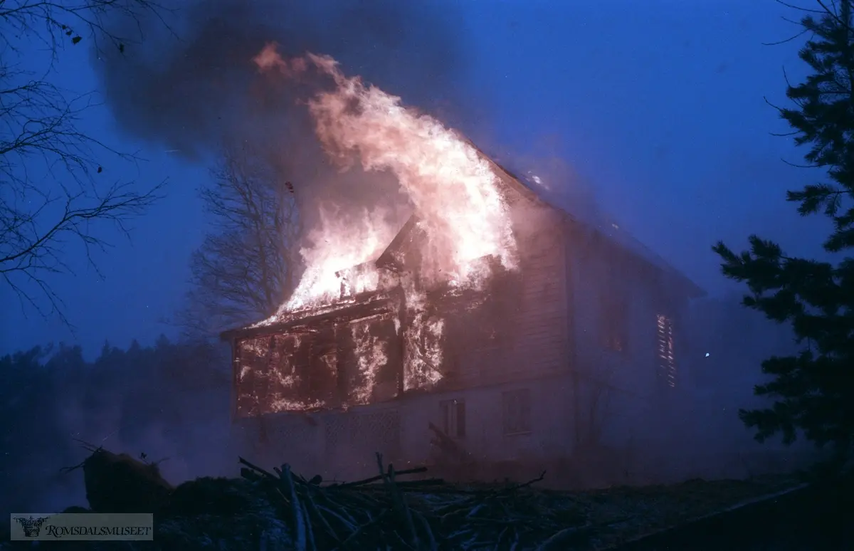 Britanus Berntsen "Berntsen-huset" i Mølleråsen som ble påtent av brannvesnet i en brannøvelse 12.12.1998..(Se Romsdal Sogelag 2011)
