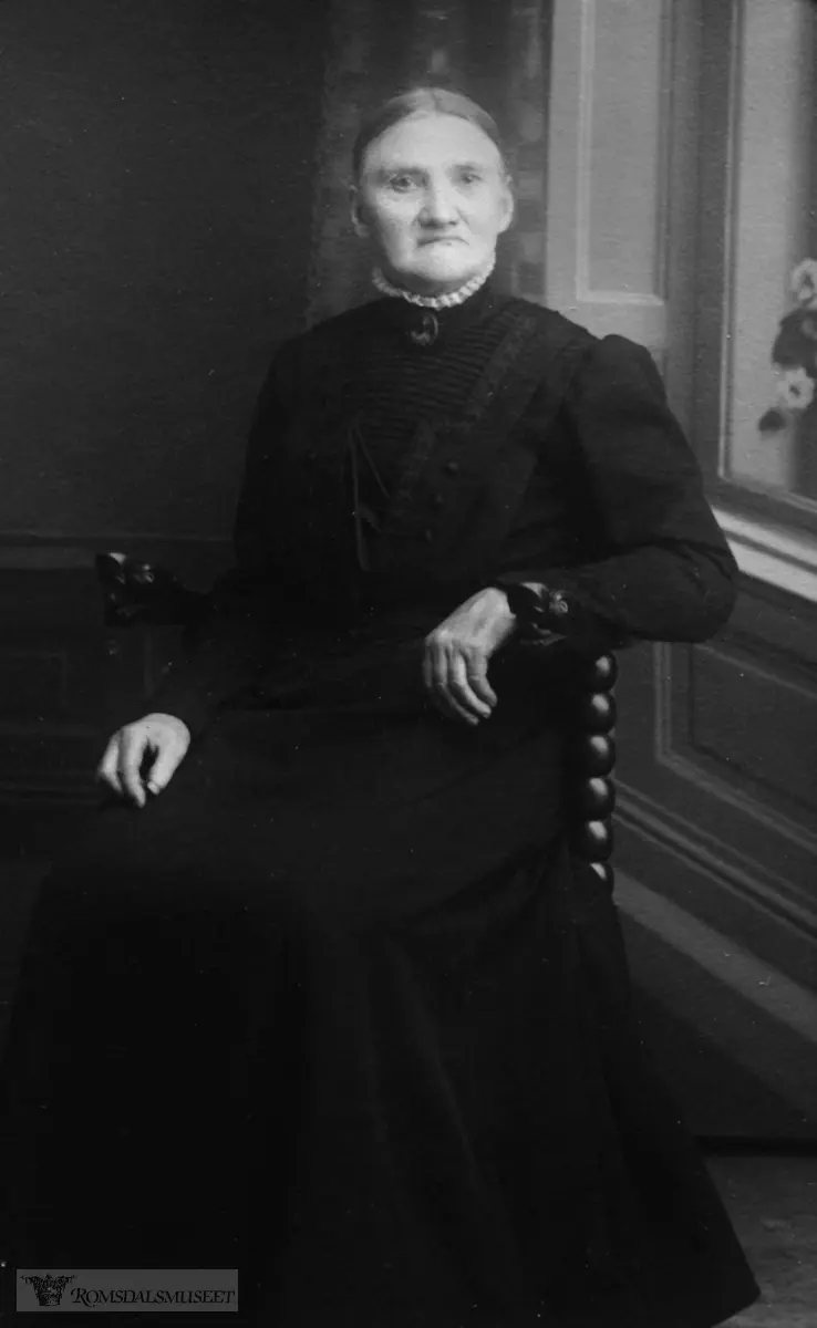 Berthe Helene Rasmusdatter Skarbøvik gift med Britanus Ingebrigt Berntsen.