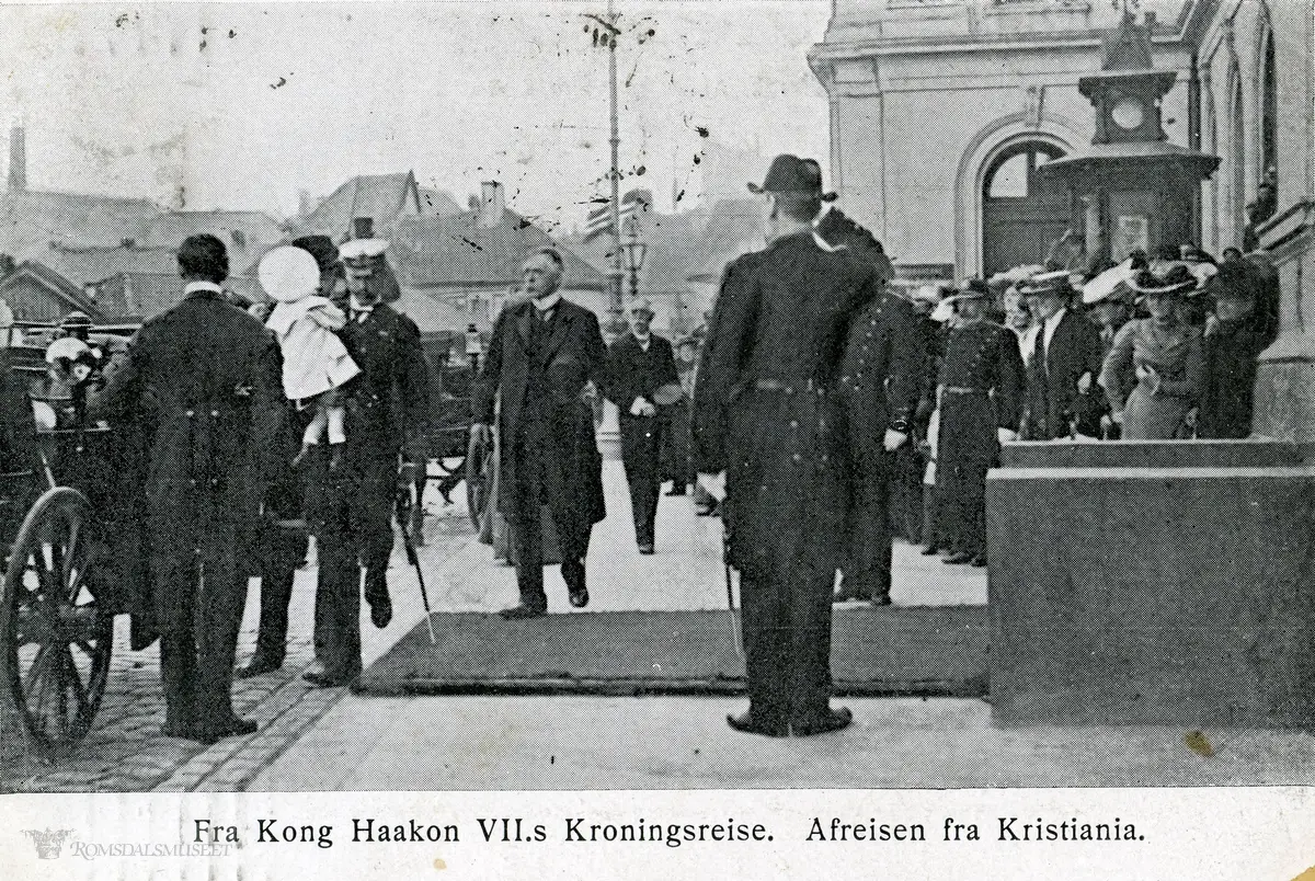 Fra Kroningsreisen i 1906..Fra Kong Haakon sin kroningsreise. .Avreisen fra Kristiania.