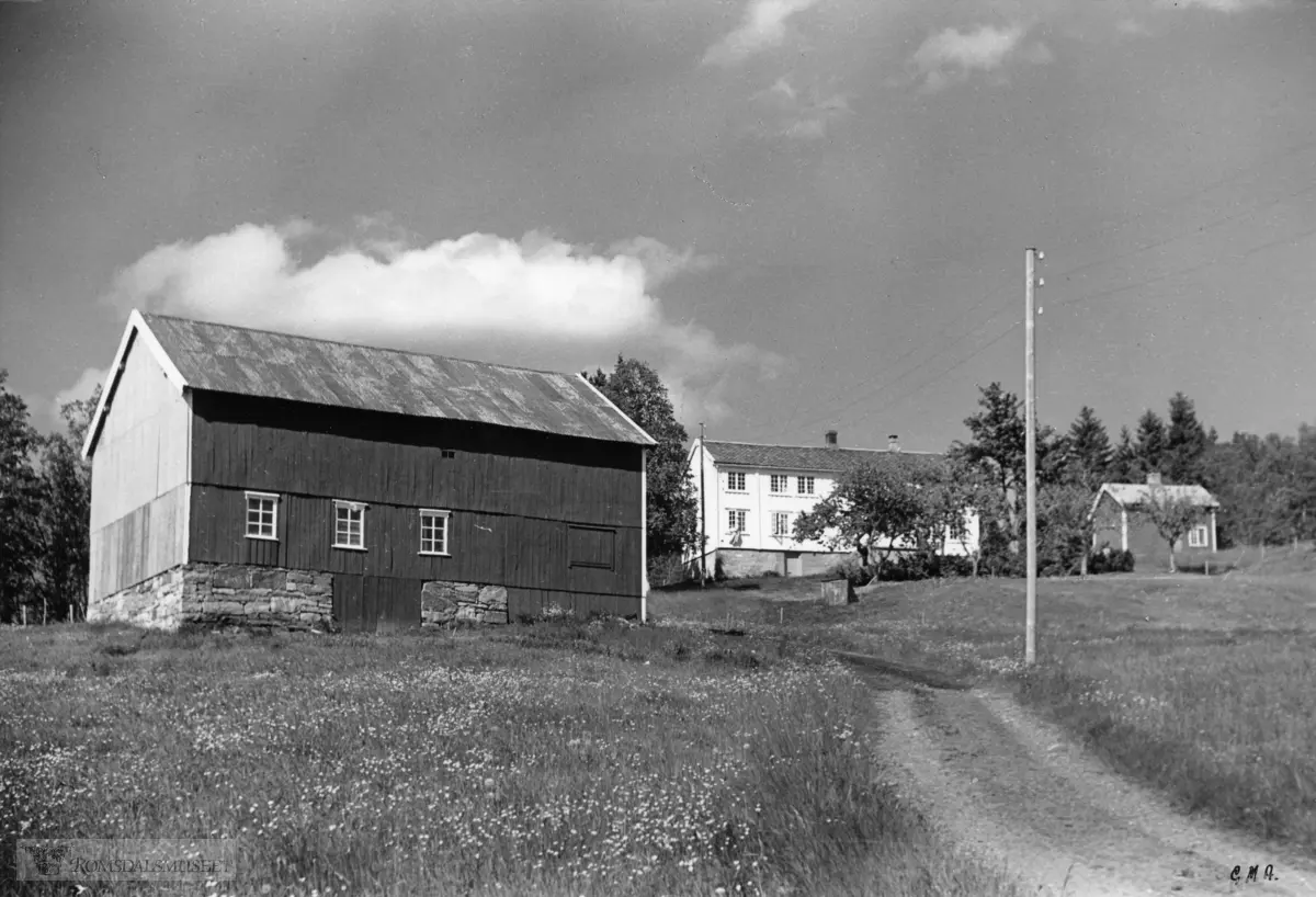 Nr.23. Hatlen. Nils Sagen. .(Bilder brukt i "Gards- og ættesoge for Nesset").