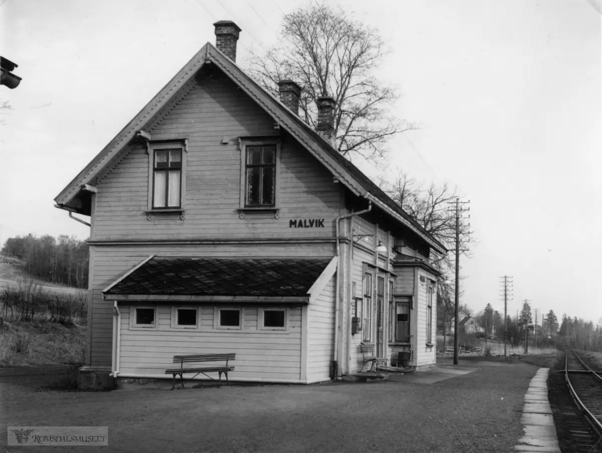 Malvik stasjon var en jernbanestasjon på den daværende Meråkerbanen mellom Trondheim og Storlien..Stasjonen ble opprettet til åpningen 17.10.1881.